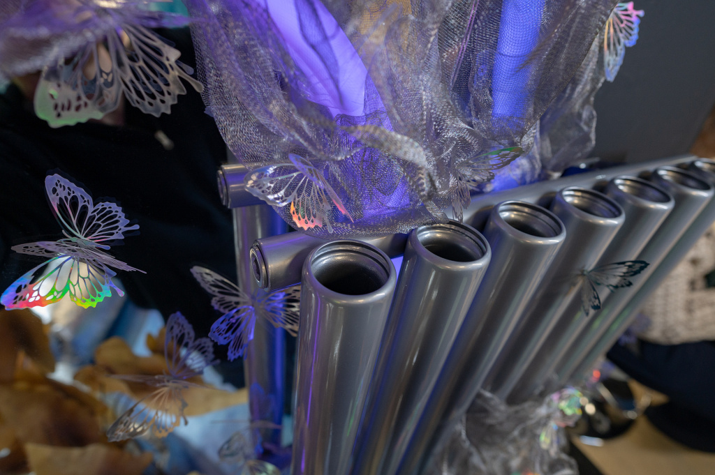 Футуристичный «кокон» стенда KZTO